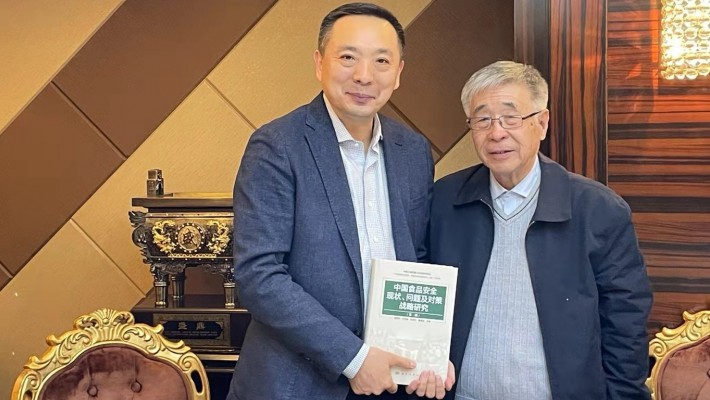 甘肅藥業(yè)集團(tuán)董事長魏陽拜會中國工程院院士龐國芳