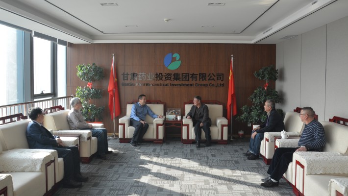 甘肅藥業(yè)集團(tuán)董事長(zhǎng)魏陽(yáng)會(huì)見(jiàn)潘曉明博士一行