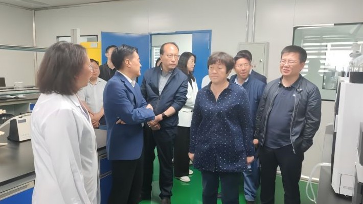甘肅國投集團副總經(jīng)理王文秀一行調研甘肅藥業(yè)集團國方檢驗檢測公司